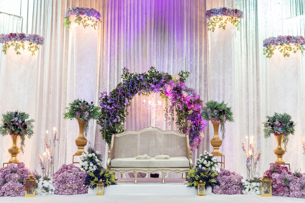 Luxury,Wedding,Arch,With,Floral,Decorations,In,The,Form,Of